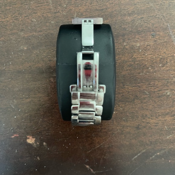 CITIZEN ECODRIVE SILVER TONE BRACET WATCH W/ TINY DIAMOND CHIP ACCENTS. - Picture 7 of 16